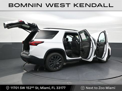 Used 2023 Chevrolet Traverse RS image 28