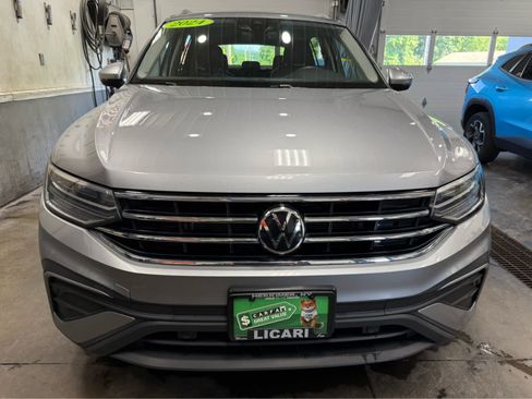 Used 2024 Volkswagen Tiguan SE AWD/4WD image 2