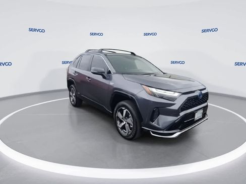 Used 2024 Toyota RAV4 SE image 3