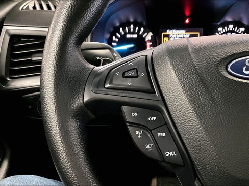 Used 2018 Ford Edge SE image 17