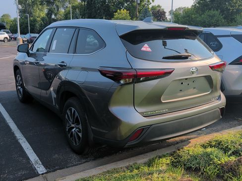 Certified 2026 Toyota Highlander XLE AWD/4WD image 3