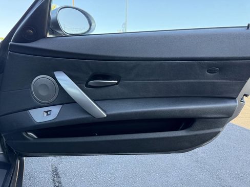 Used 2004 BMW Z4 2.5i image 16