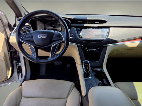 Used 2019 Cadillac XT5 Luxury w/ LPO, Radiant Package FWD image 12