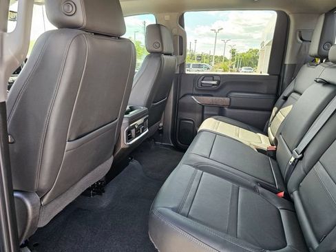 Used 2022 GMC Sierra 2500 Denali w/ Denali Black Diamond Edition AWD/4WD image 20