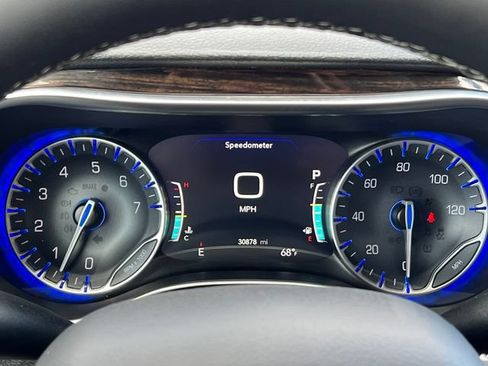 Used 2024 Chrysler Pacifica Limited FWD image 22