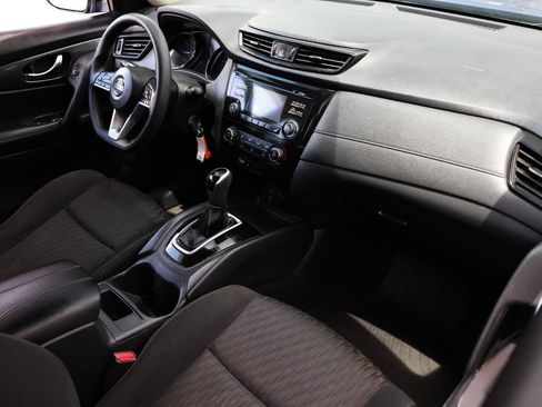 Used 2017 Nissan Rogue S w/ Appearance Package FWD image 18