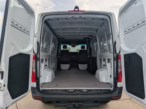 Used 2025 Mercedes-Benz Sprinter 2500 image 6
