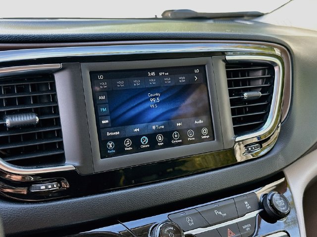 Used 2019 Chrysler Pacifica Touring Plus w/ Tire & Wheel Group FWD image 15