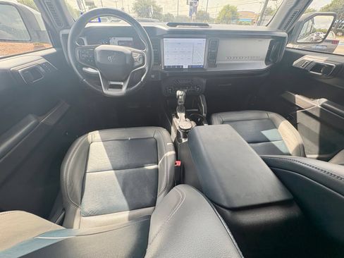 Used 2021 Ford Bronco Outer Banks w/ Sasquatch Package AWD/4WD image 12