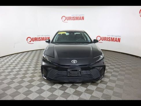 Used 2025 Toyota Camry LE image 18