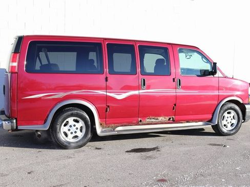 Used 2007 Chevrolet Express 1500 w/ Preferred Equipment Group image 2