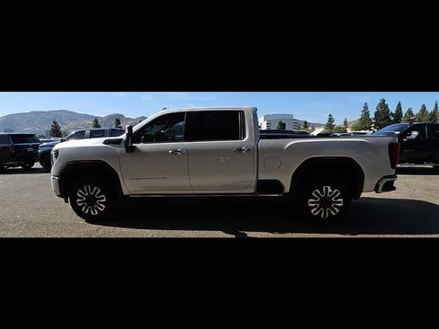 Used 2024 GMC Sierra 2500 Denali Ultimate AWD/4WD image 8