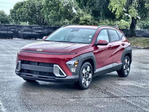 Used 2024 Hyundai Kona SEL w/ Convenience Package FWD image 4