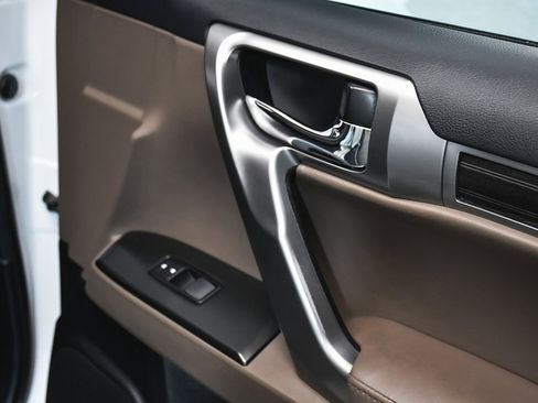 Used 2023 Lexus GX 460 Premium image 17