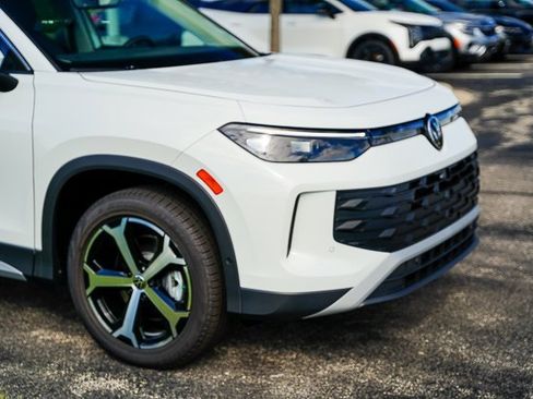 New 2025 Volkswagen Tiguan SE image 45