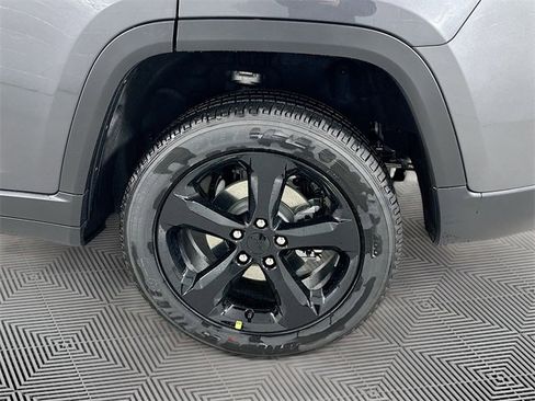 New 2025 Jeep Grand Cherokee Altitude image 16