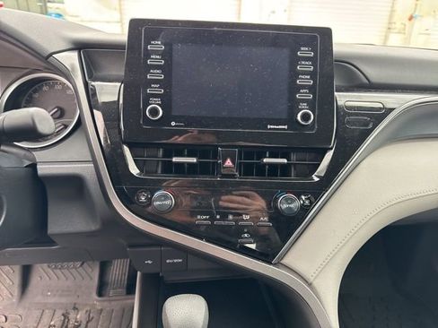 Used 2022 Toyota Camry LE image 17