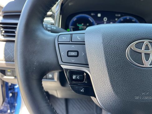Used 2025 Toyota Camry XLE FWD image 16