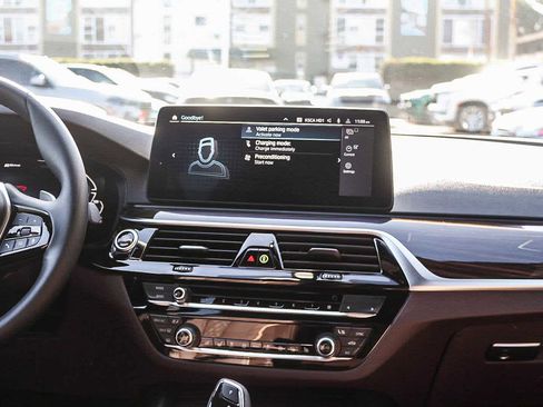 Certified 2023 BMW 530e w/ Premium Package image 13