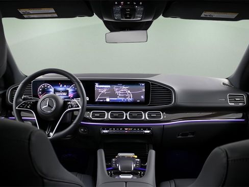 Used 2025 Mercedes-Benz GLS 450 4MATIC image 18