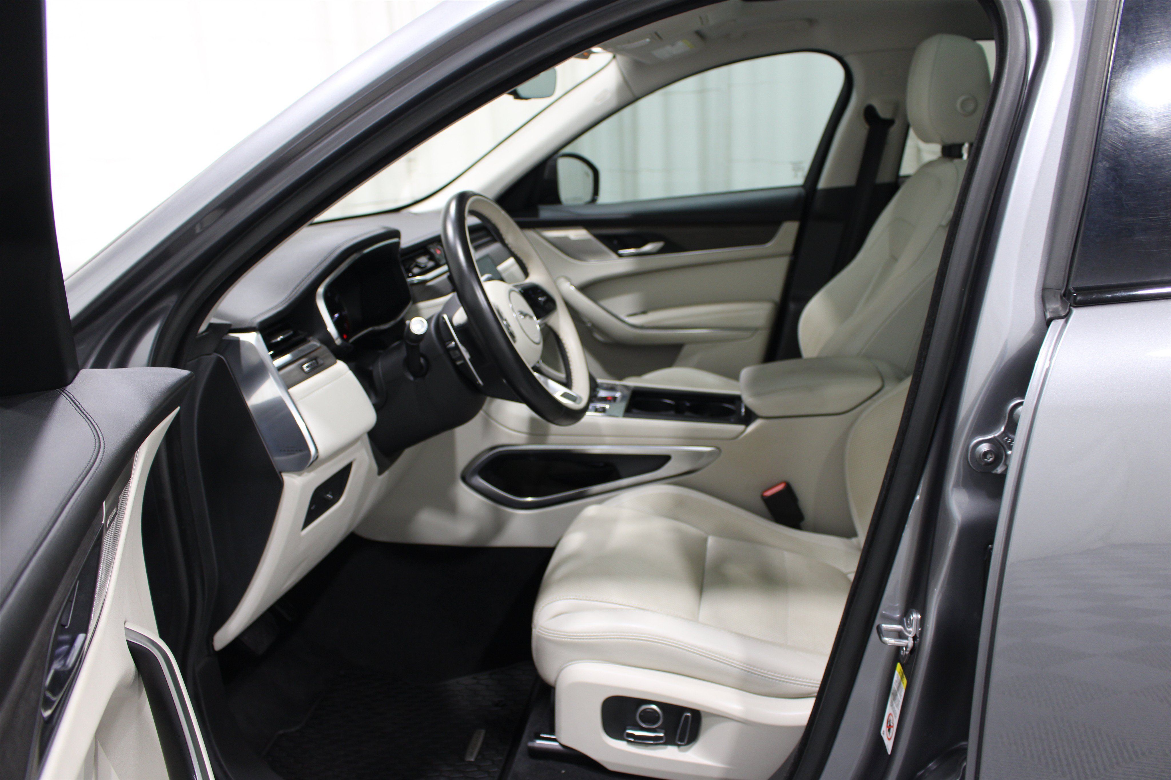 Used 2021 Jaguar F-PACE S AWD/4WD image 3
