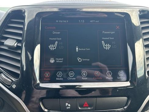 Used 2019 Jeep Cherokee Limited image 27