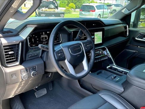 Used 2025 GMC Sierra 3500 Denali w/ Denali Reserve Package AWD/4WD image 4