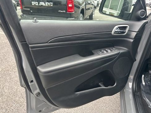 Used 2022 Jeep Grand Cherokee Laredo X image 8