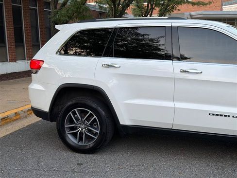 Used 2017 Jeep Grand Cherokee Limited AWD/4WD image 5
