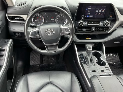 Used 2023 Toyota Highlander XLE FWD image 10