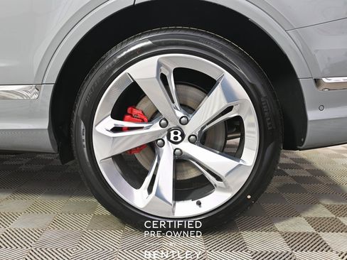 Used 2024 Bentley Bentayga Extended Wheelbase image 20