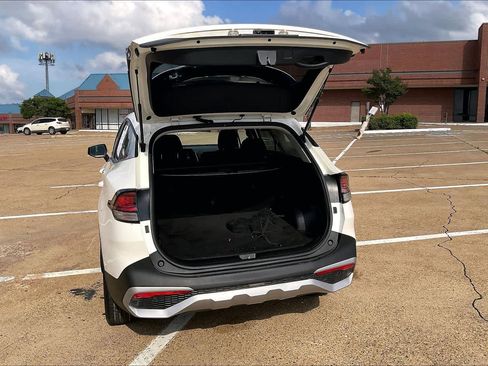 Used 2023 Kia Sportage LX image 18