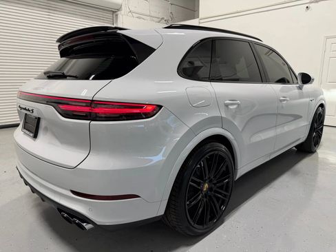 Used 2023 Porsche Cayenne Turbo S image 21