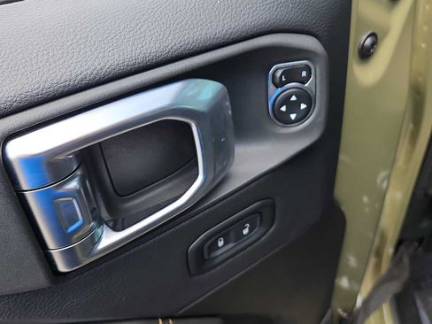 Used 2025 Jeep Gladiator Sport AWD/4WD image 15
