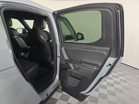 Used 2023 Rivian R1T Launch Edition image 20