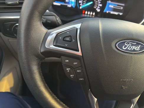 Used 2021 Ford Edge Titanium image 21