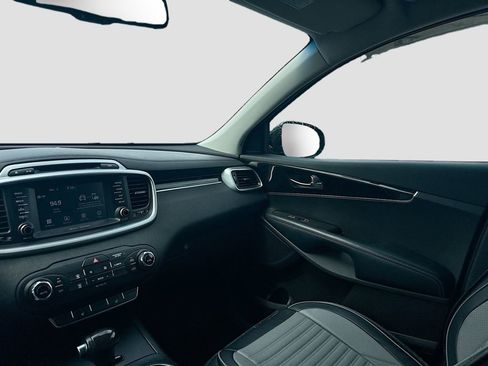 Used 2018 Kia Sorento LX image 21