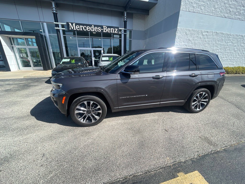 Used 2022 Jeep Grand Cherokee Overland w/ Adv Protech Group III AWD/4WD image 1