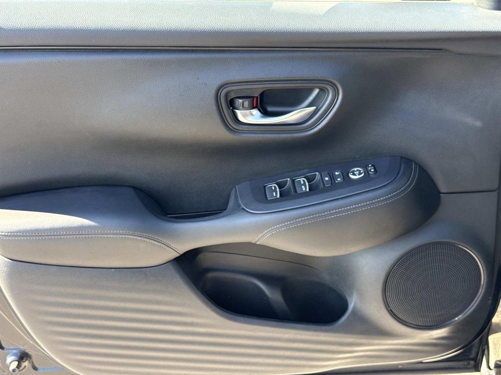 Used 2025 Honda HR-V EX-L image 18