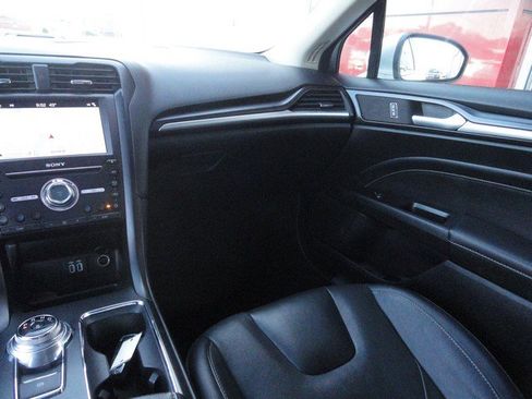 Used 2019 Ford Fusion Titanium image 18