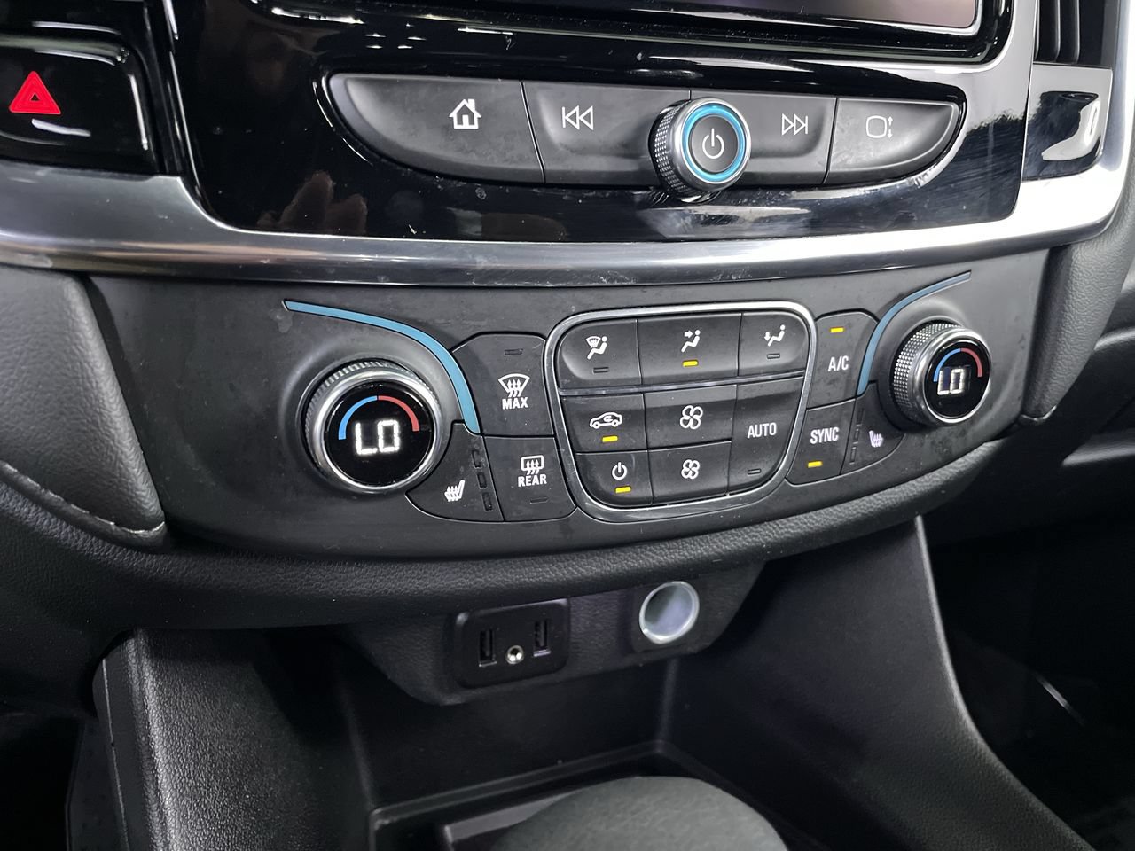 Used 2023 Chevrolet Traverse LT w/ Midnight/Sport Edition AWD/4WD image 19