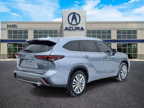 Used 2024 Toyota Highlander Platinum image 5