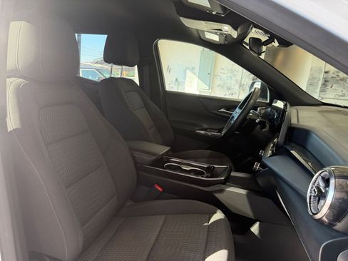 Used 2025 Chevrolet Equinox LT image 35