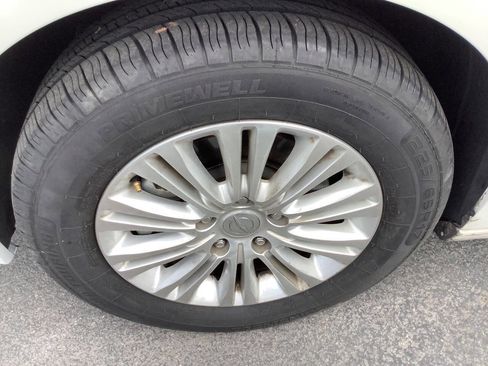 Used 2012 Chrysler Town & Country Limited image 22