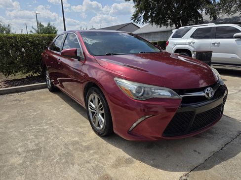 Used 2017 Toyota Camry SE FWD image 3