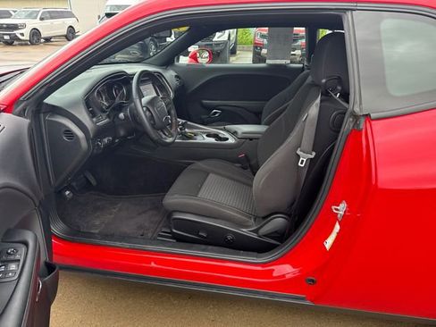 Used 2018 Dodge Challenger R/T w/ Driver Convenience Group RWD image 9