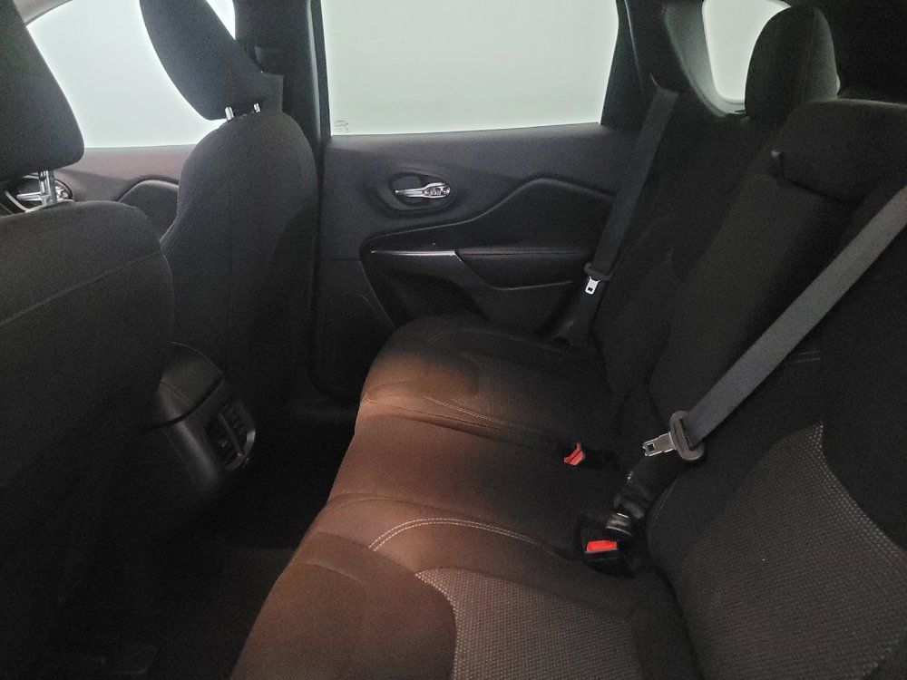 Used 2020 Jeep Cherokee Latitude AWD/4WD image 18