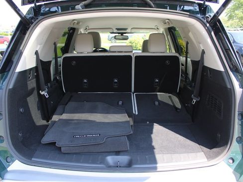 Used 2022 Nissan Pathfinder SL AWD/4WD image 32