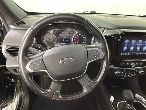 Used 2022 Chevrolet Traverse LT FWD image 18