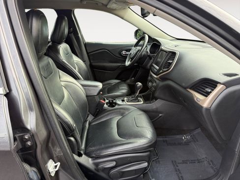 Used 2015 Jeep Cherokee Limited image 19